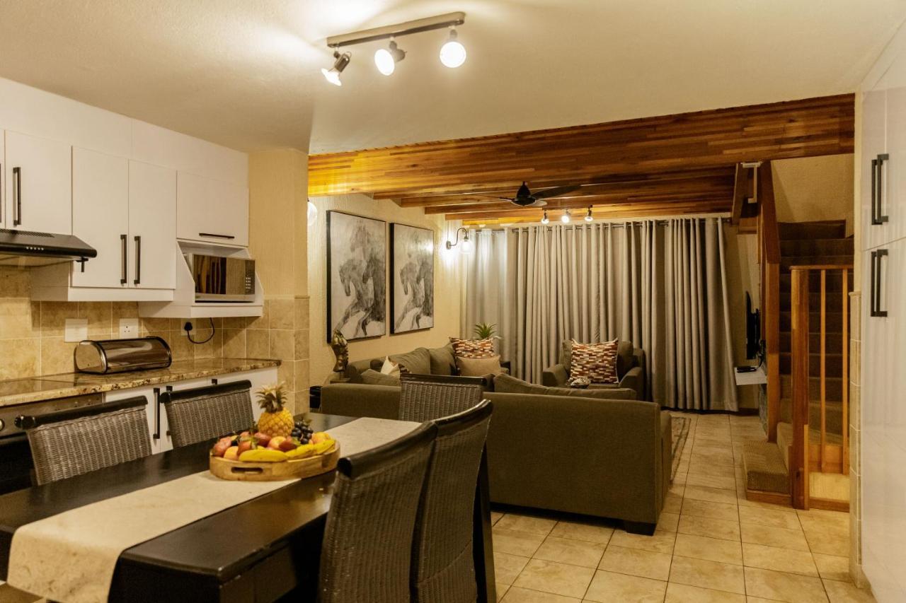 Inyamatane Luxury Lodge ヘイジービュー エクステリア 写真